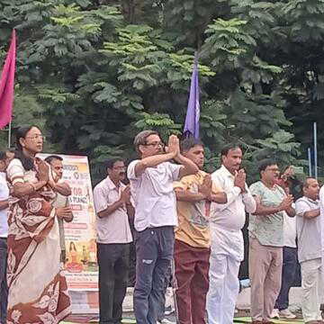 अंतरराष्ट्रीय योग दिवस पर विद्यासागर विश्वविद्यालय के VC ने कहा - स्वस्थ जीवनशैली और कार्यक्षमता को बढ़ाता है योग