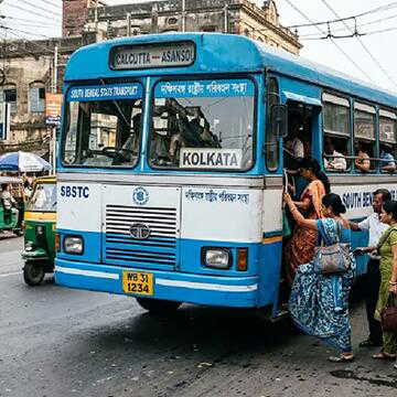महिलाओं के लिए मुफ्त बस यात्रा! जानिए किन दस्तावेजों से बनेगा खास QR स्मार्ट कार्ड