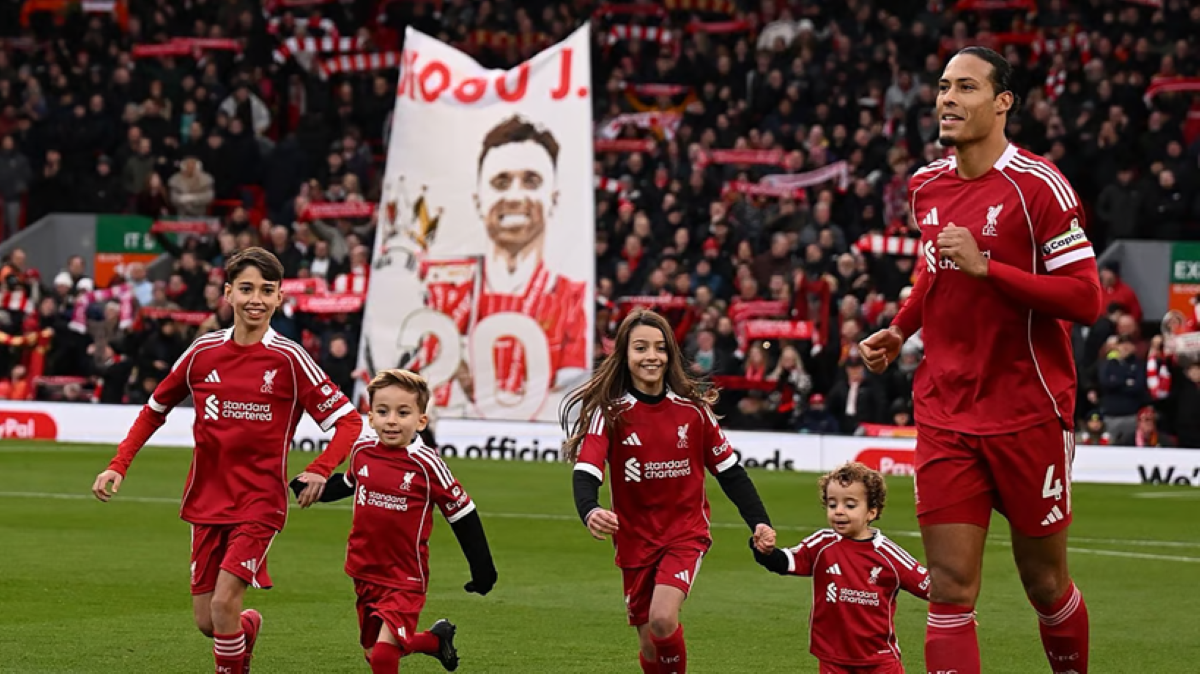 लिवरपूल मैच में इस बार मैस्कट बने जोटा के दो बेटे