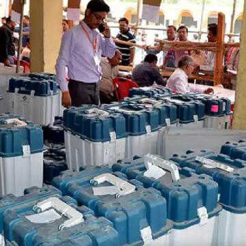मतगणना केंद्रों में केंद्रीय कर्मचारियों की तैनाती पर विवाद, तृणमूल कांग्रेस पहुंची सुप्रीम कोर्ट