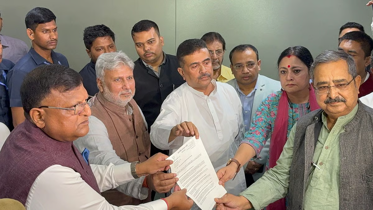 ‘26 से 28 नवंबर की एंट्री की ऑडिट करनी होगी…’, गंभीर आरोप लगाते हुए शुभेंदु ने आयोग को ज्ञापन सौंपा