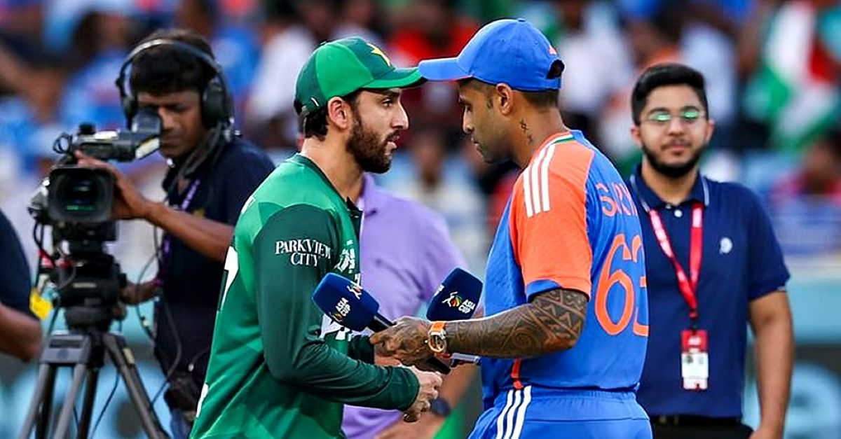 पाकिस्तान ने टॉस जीता, गेंदबाजी का लिया फैसला, भारत-पाकिस्तान के बीच हाईवोल्टेज मुकाबला