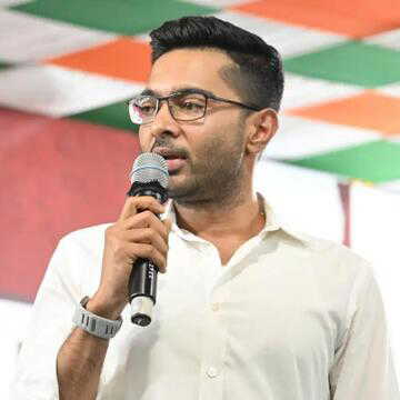 नंदीग्राम के निवासियों को अभिषेक बनर्जी ने निःशुल्क प्रदान किया चश्मा