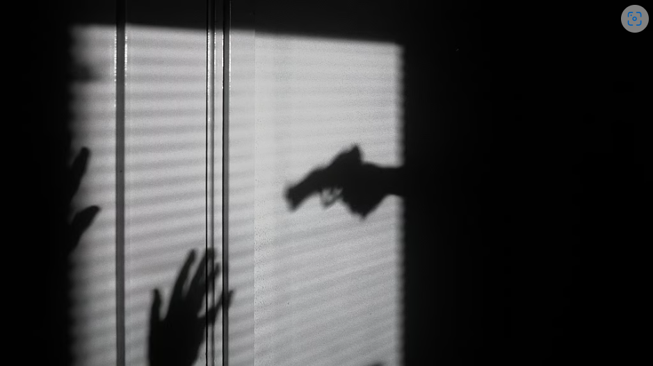 बुर्का न पहनने पर पत्नी और दो बेटियों की हत्या, उत्तर प्रदेश में पति पर शव दफनाने का आरोप