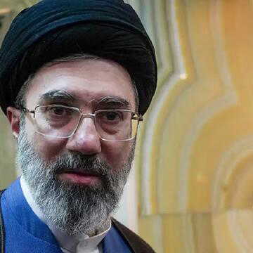 बुरी तरह से घायल हैं ईरान के सुप्रीम लिडर मुजतबा खामेनेई, सत्ता संभाल रही है सेना - रिपोर्ट का दावा