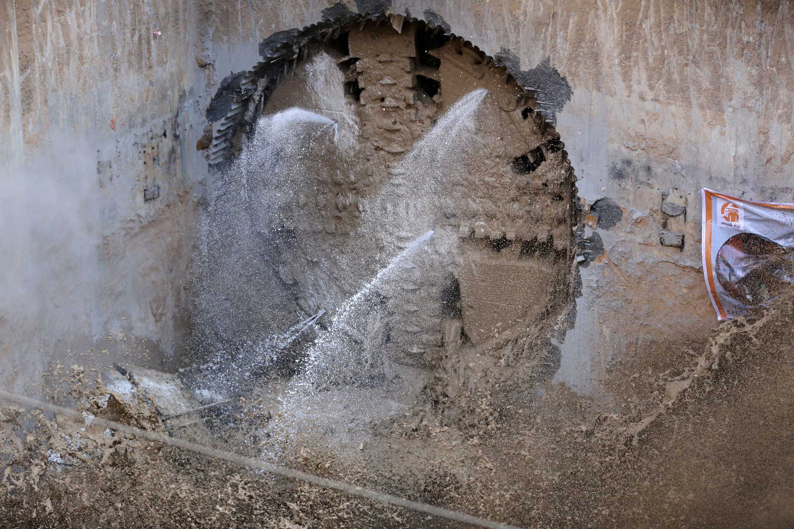 जोका-एस्प्लेनेड पर्पल लाइन पर मेट्रो के सुरंग की खुदाई का काम रेसकोर्स तक हुआ पूरा