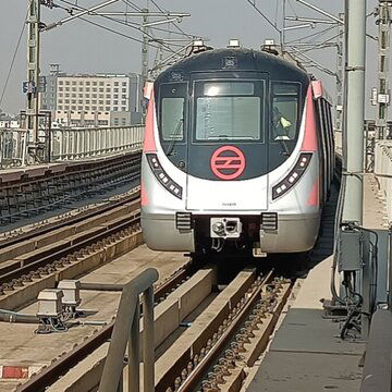 दिल्ली और एनसीआर के मेट्रो यात्रियों के लिए खुशखबरी, एक ही क्यूआर टिकट से कर सकेंगे सफर