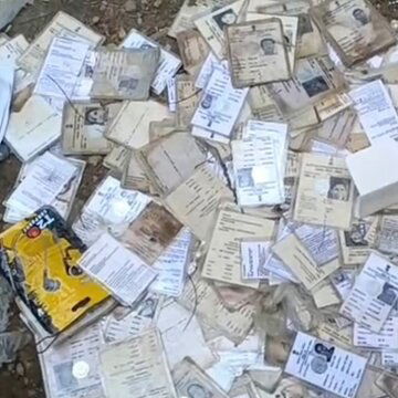 नदिया में युवक के पास से असम का डिजिटल कार्ड समेत सैंकड़ों वोटर कार्ड से भरा बैग बरामद, चर्चाएं तेज