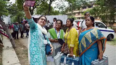 पिछली बार के मुकाबले मतदाताओं की संख्या घटी लेकिन मतदान करने वालों में हुआ इजाफा