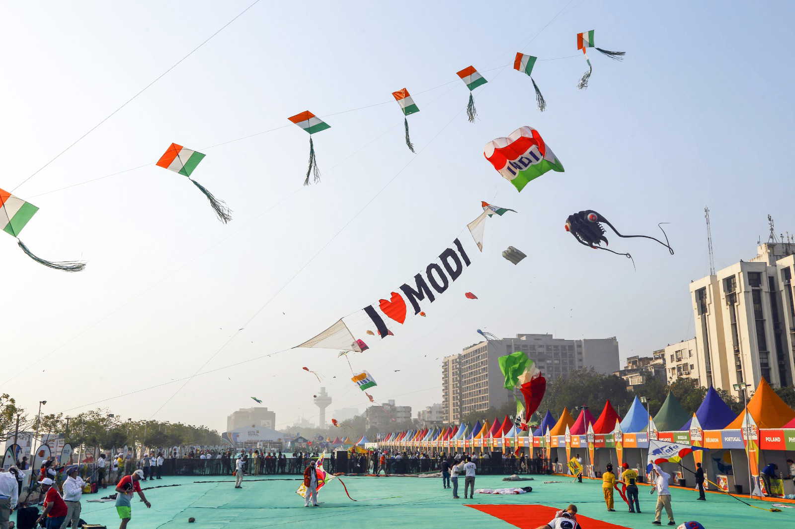 ऑपरेशन सिंदूर से वसुधैव कुटुंबकम तक, जब पतंगों के जरिये बोली कूटनीति