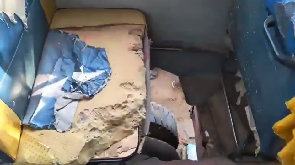 स्कूल बस की टूटी फर्श से गिरने पर छात्रा की मौत, स्कूल प्रशासन और चालक के खिलाफ मामला दर्ज