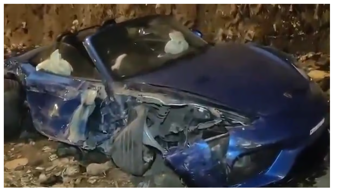 क्या BMW के साथ रेस? पिचक गयी कई करोड़ रुपये की पोर्शे