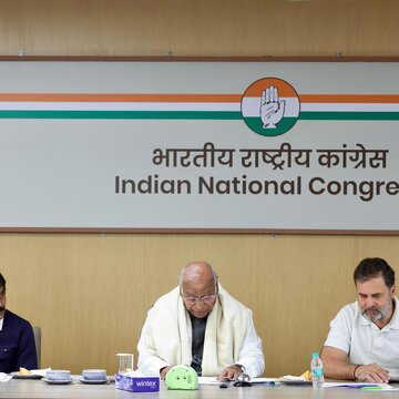 बिहार में कांग्रेस की हार पर शीर्ष नेतृत्व की उम्मीदवारों के साथ बड़ी समीक्षा बैठक