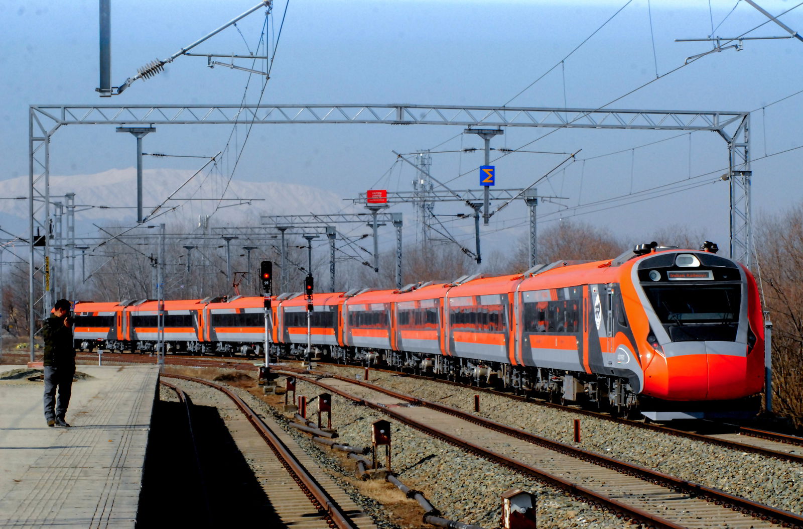 8 नवंबर को वाराणसी से 4 नई वंदे भारत ट्रेनों को हरी झंडी दिखाएँगे प्रधानमंत्री