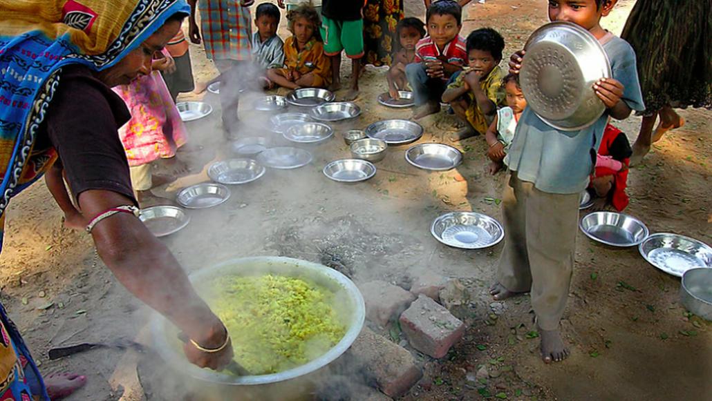 मिड-डे मील खाने से बिगड़ी तबीयत, तेलंगाना के 22 छात्र अस्पताल में भर्ती