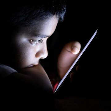 इस उपाय से कम हुआ बच्चों में मोबाइल फोन का नशा