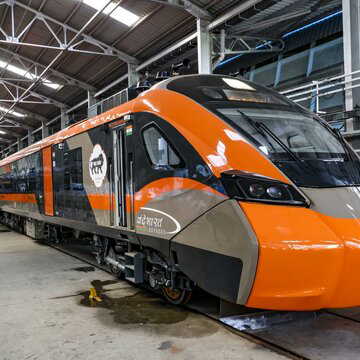 हावड़ा-गुवाहाटी वंदे भारत स्लीपर ट्रेन का कितना होगा किराया? क्या है सीट बुकिंग का नियम?