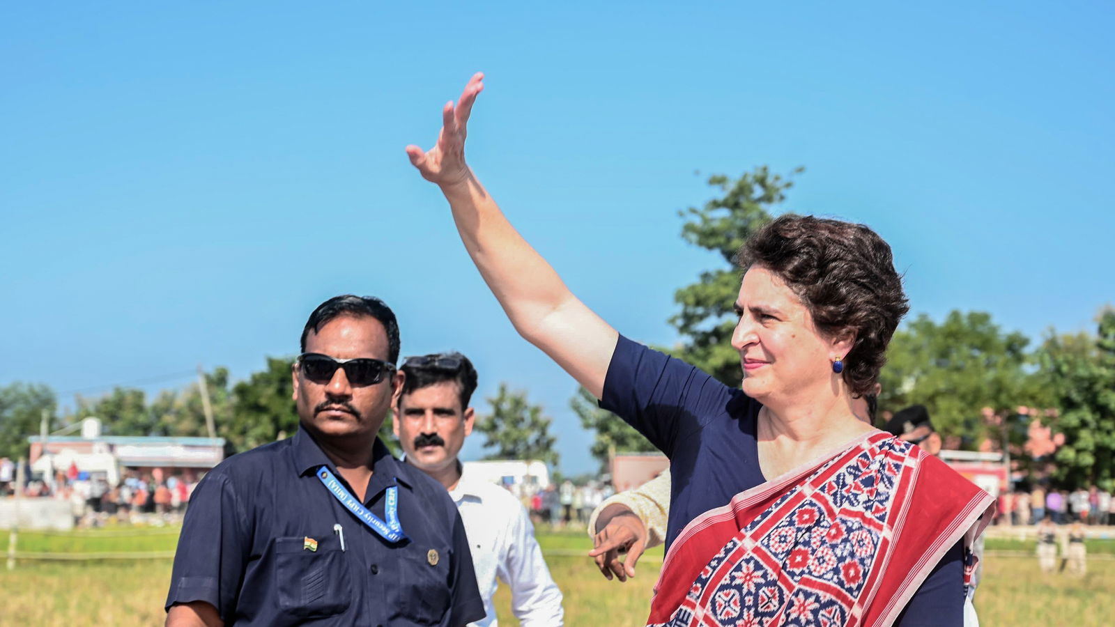 पैसा ले लो, लेकिन उन्हें वोट मत देनाः प्रियंका गांधी वाड्रा