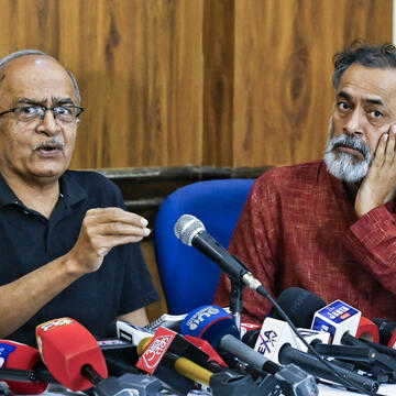 “वोट का अधिकार छिना तो बाकी अधिकार भी खतरे में पड़ जायेंगे”: प्रशांत भूषण की चेतावनी