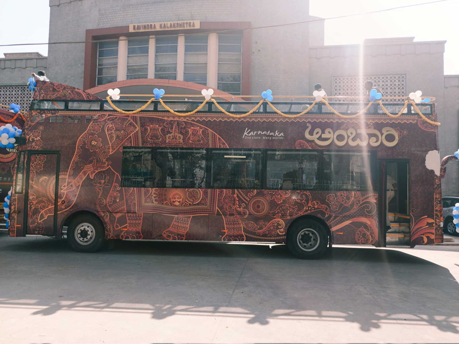 बेंगलुरु में 29 सालों बाद फिर से शुरू हुई डबल-डेकर बसों की सेवाएं, कितना किराया?