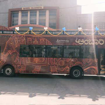 बेंगलुरु में 29 सालों बाद फिर से शुरू हुई डबल-डेकर बसों की सेवाएं, कितना किराया?