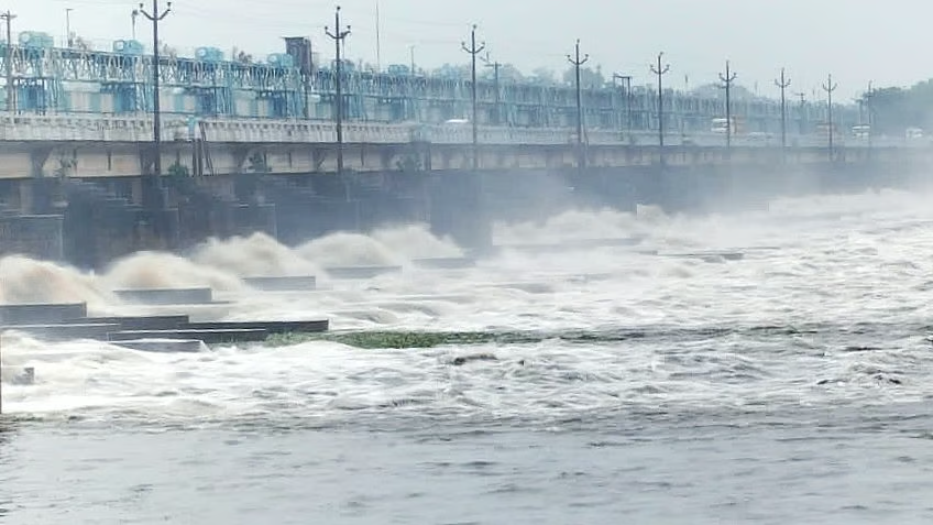 DVC ने बढ़ायी पानी छोड़ने की मात्रा, कौन से जिलों पर मंडराई फिर से बाढ़ की आशंका?