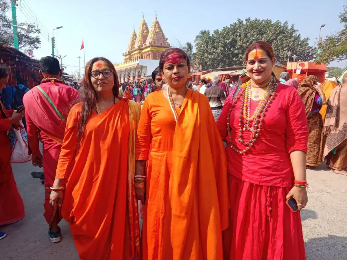 अब किन्नर साधु भी गंगासागर में जमाना चाहते हैं डेरा, भिक्षा मांगकर अगले साल की तैयारी में जुटे