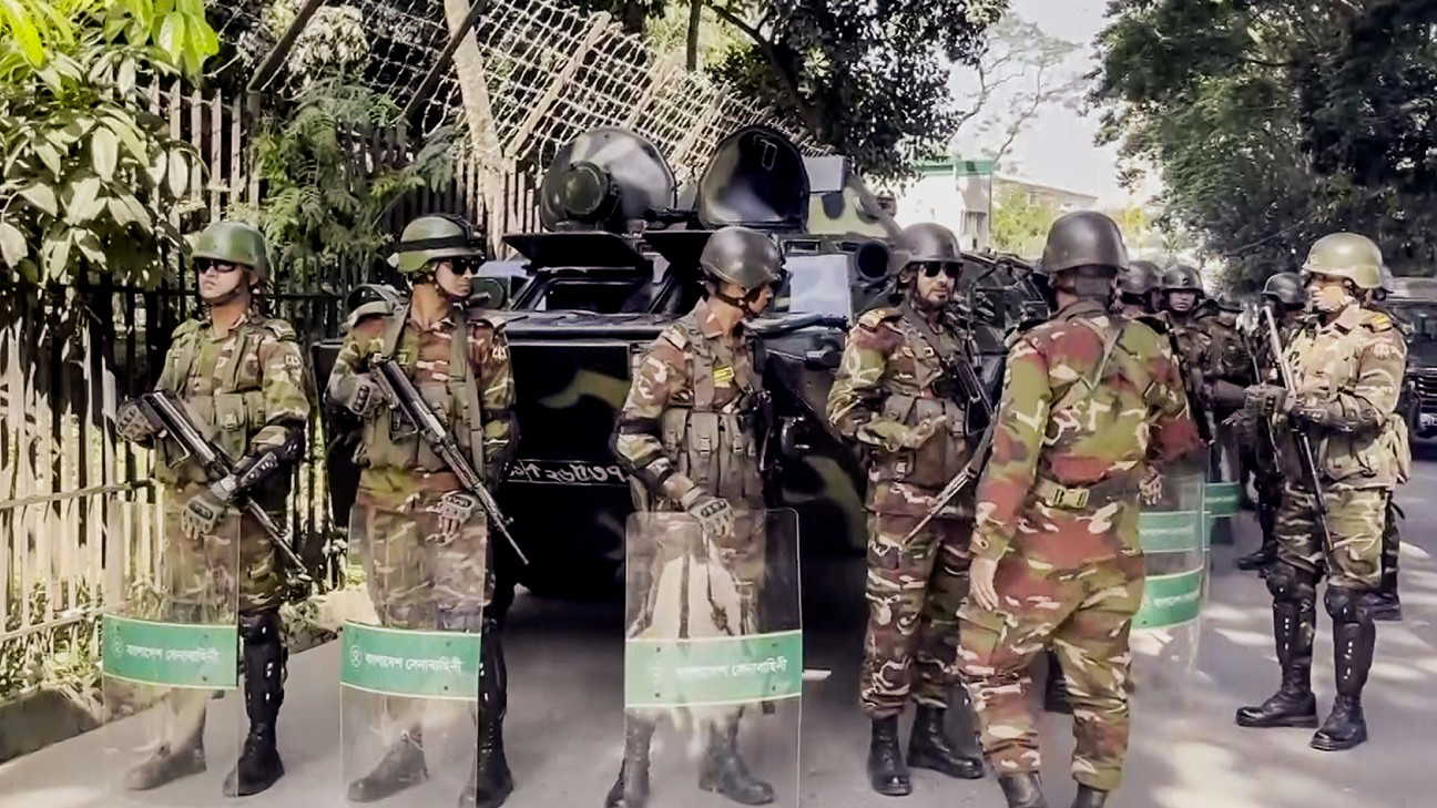 बांग्लादेश में कड़ी सुरक्षा के बीच शेख हसीना के खिलाफ मामले पर फैसला कुछ देर में