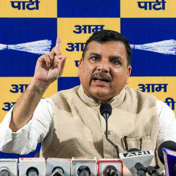 “पंजाब के गद्दार”-AAP में टूट के बाद संजय सिंह का बड़ा हमला, 7 सांसदों पर बरसे