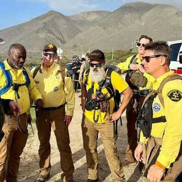 बेटी को बचाने की कोशिश में पिता समुद्र में बह गए, 5 साल की बच्ची लापता