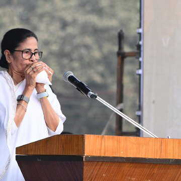 सुभाष चंद्र बोस के जन्मदिन पर ममता बनर्जी का तंज! बोलीं – अगर नेताजी जिंदा होते तो SIR की सुनवाई में बुलाया जाता