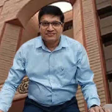 WBCHSE के अध्यक्ष पद से हटाए गए चिरंजीव भट्टाचार्य, किसे मिली जिम्मेदारी?