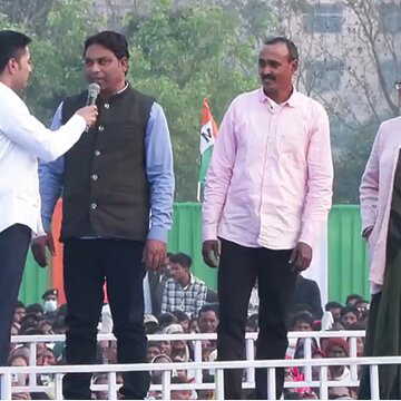 अभिषेक बनर्जी ने बारुईपुर की अपनी सभा में करवाया 'रैम्प वॉक', कहा- 'देखिए! रैम्प पर तीन भूतों को चलावाऊंगा'