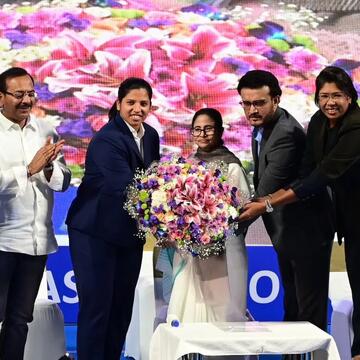 ऋचा घोष के सम्मान में आयोजित हुआ शानदार समारोह, प्रदान की गयी 'बंगभूषण' उपाधि