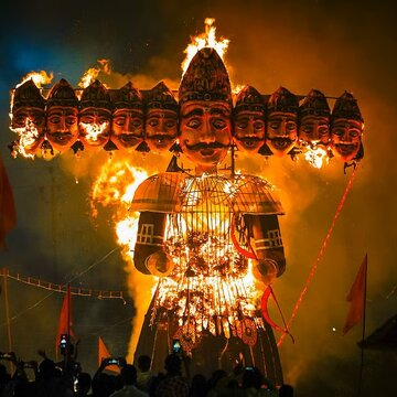 दशहरा पर रावण वध, मृत्यु से पहले लक्ष्मण को सफलता के ये ३ मूल मंत्र बताए थे दशानन