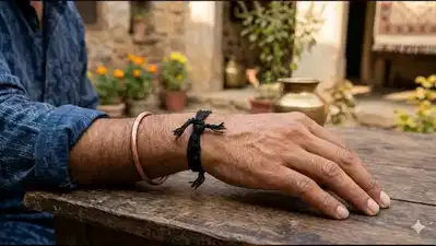 काले धागा बांधना, मेष-कर्क सहित 6 राशियों के लिए घोर अशुभ है, किसे शुभ फल देता है ? जानें प्रभाव।