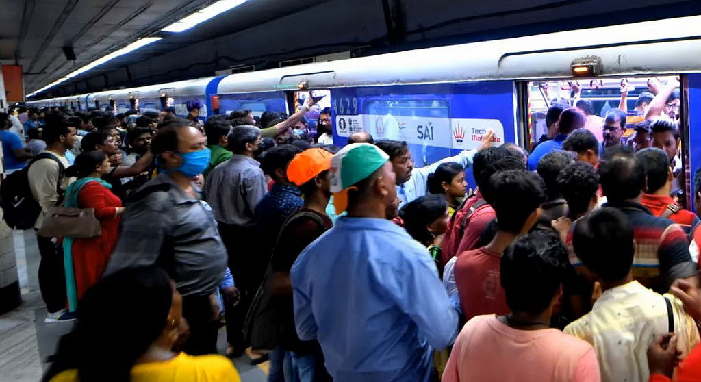 पूजा खत्म, एकादशी से मेट्रो वापस पुराने अंदाज में चलेगी, जानें फर्स्ट मेट्रो का समय