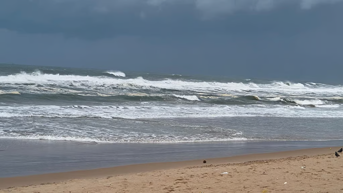 तट की तरफ लगातार आगे बढ़ रहा है चक्रवाती तूफान 'मान्था', बंगाल पर कितना पड़ेगा असर?