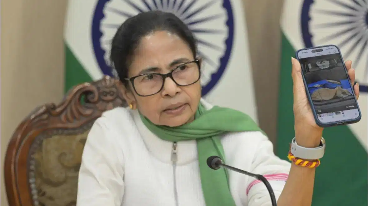 काला जादू कर लोगों का गणतांत्रिक अधिकार...चुनाव आयोग और भाजपा को मुख्यमंत्री ने लिया आड़े हाथ