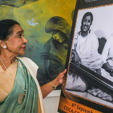 मशहूर गायिका आशा भोसले को हार्ट अटैक, मुंबई के ब्रीच कैंडी अस्पताल में भर्ती