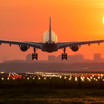 कोलकाता एयरपोर्ट से उड़ान नहीं भर सके कई विमान, एयरपोर्ट ही नहीं पहुंच सकें पायलट व क्रु