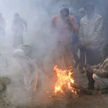 राजस्थान में शीतलहर का कहर, जयपुर में घना कोहरा और खराब हवा