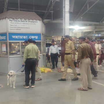 दिल्ली विस्फोट के बाद हावड़ा-सियालदह स्टेशन पर सुरक्षा कड़ी, आरपीएफ ने गहन जांच तेज की