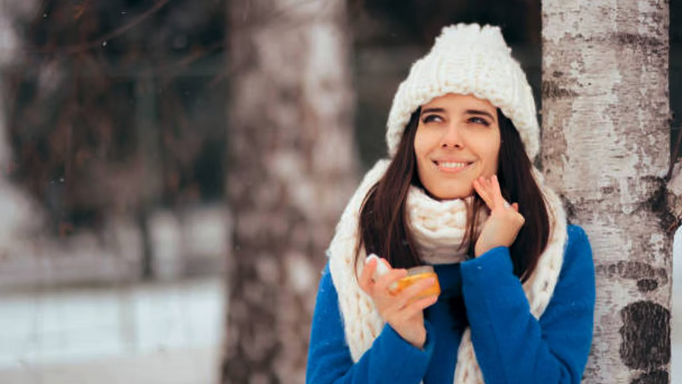 सर्दियों के मौसम में भी त्वचा बनी रहेगी चमकदार, बस नियमित रूप से 3 पदार्थों का करें सेवन