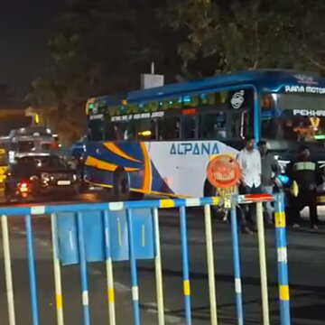 ट्रैक्टर की टक्कर से साइकिल सवार की मौत, शालबनी में राज्य सड़क जाम कर स्थानीय लोगों का प्रदर्शन