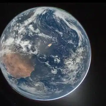 नासा के आर्टेमिस-2 मिशन से देखी गई पृथ्वी की अद्भुत झलक