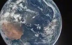 नासा के आर्टेमिस-2 मिशन से देखी गई पृथ्वी की अद्भुत झलक