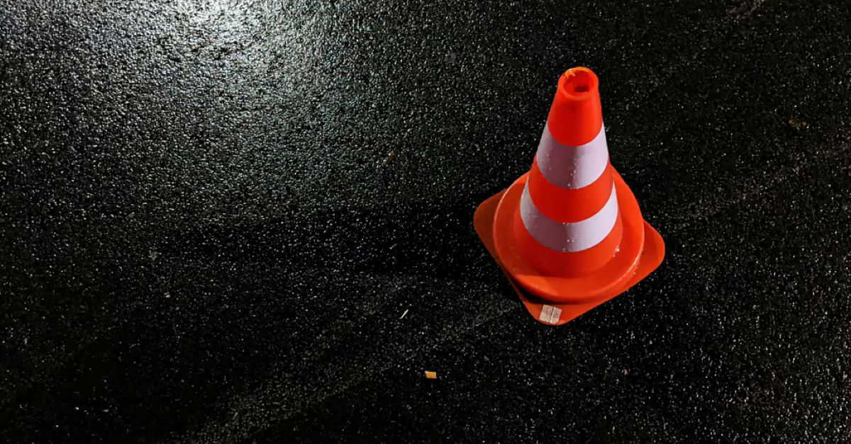 ड्राइवर को आई 'मौत वाली झपकी', लखनऊ में तेज रफ्तार बस से खोया नियंत्रण, 7 मरे