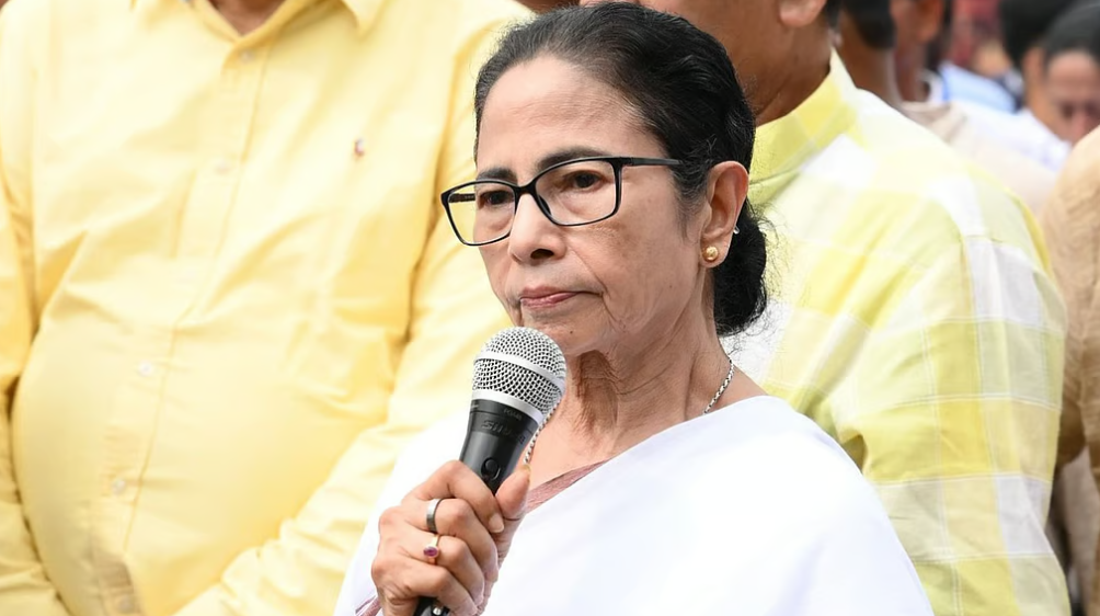 पुरस्कृत होंगे उत्तर बंगाल की आपदा के समय अच्छा काम करने वाले लोग : मुख्यमंत्री ममता बनर्जी