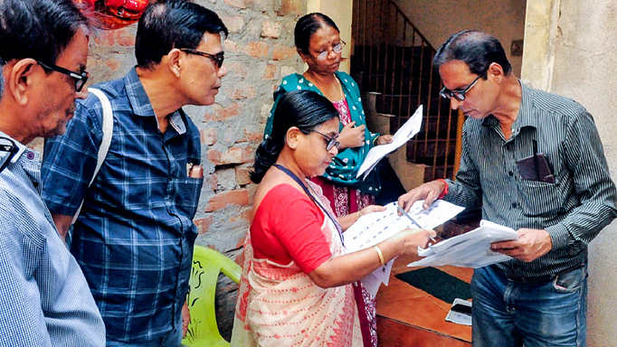 SIR का काम समय पर नहीं हो रहा पूरा, 181 BLO को जारी किया गया सेवा समाप्ति का नोटिस